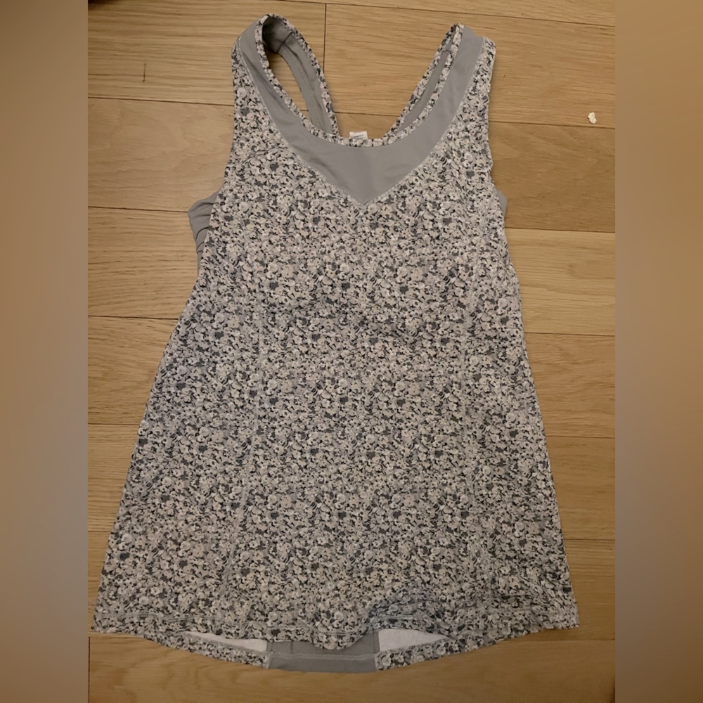 Lululemon workout top